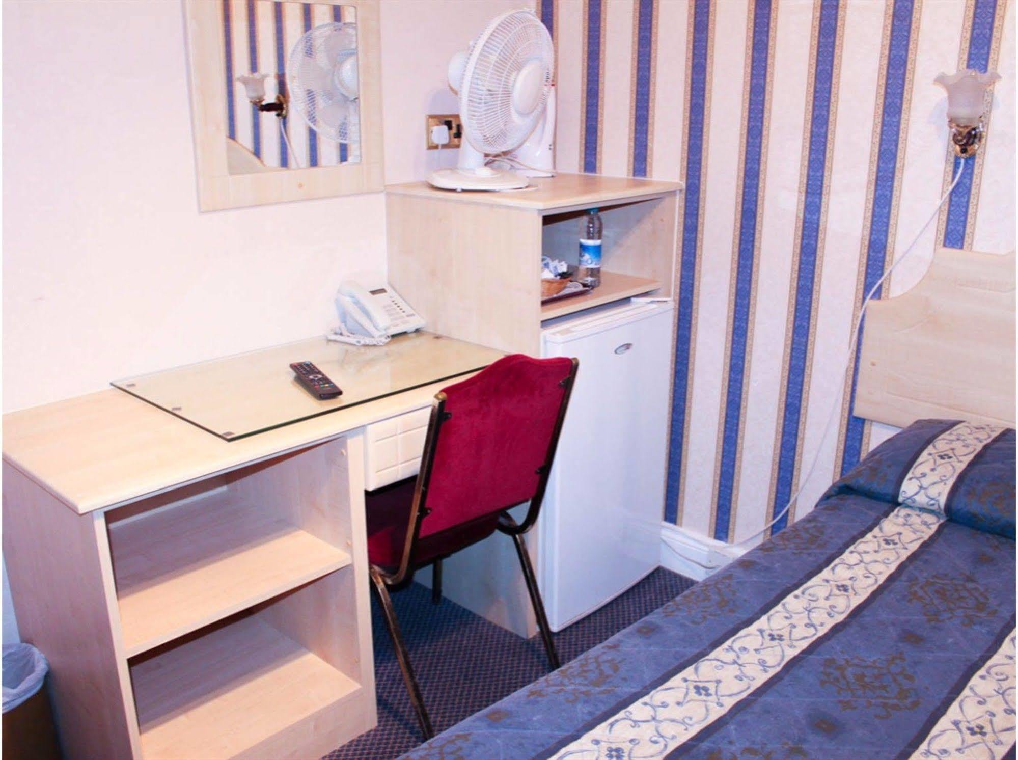 Lampton Guest House Hounslow Bagian luar foto