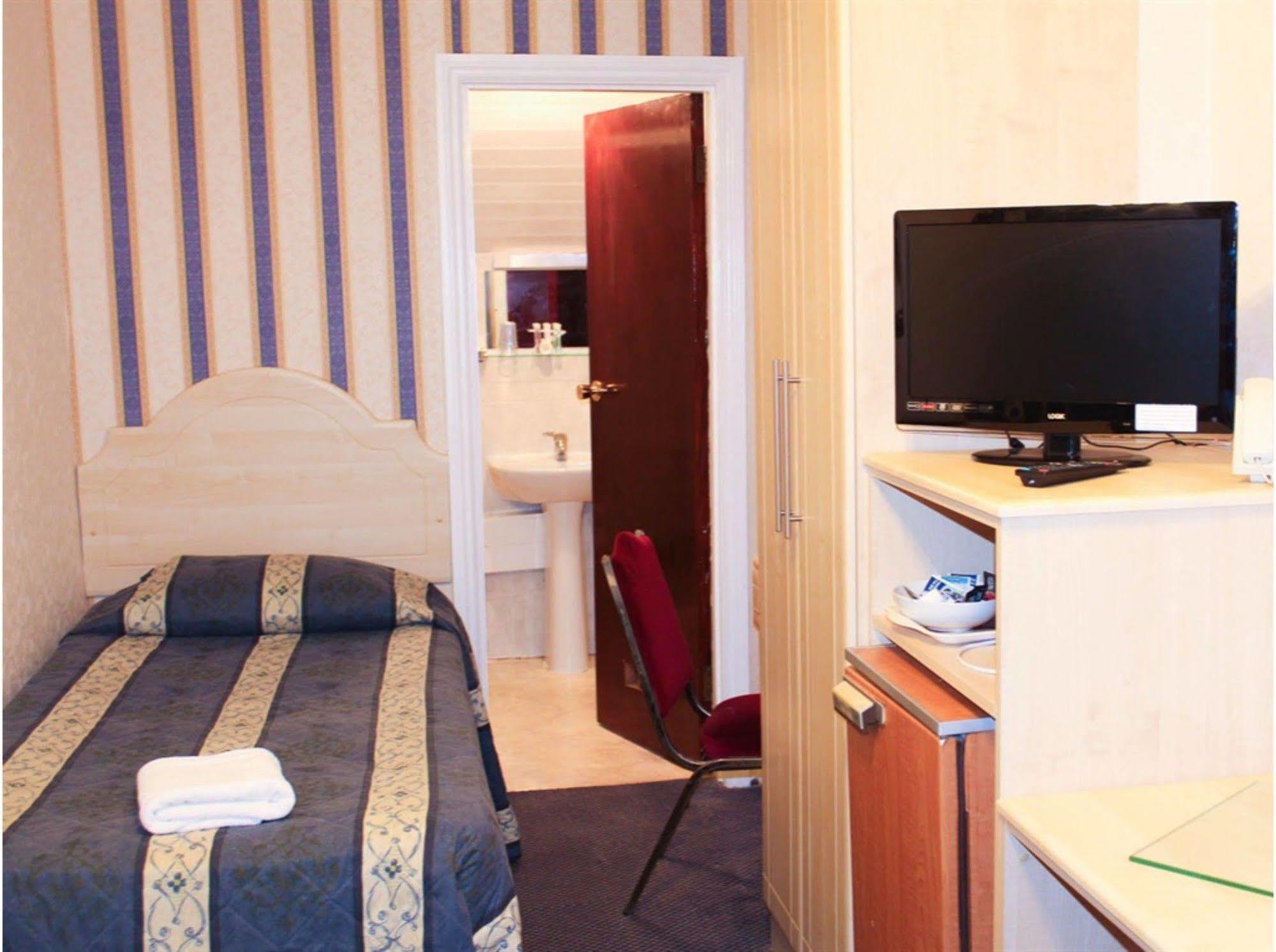 Lampton Guest House Hounslow Bagian luar foto