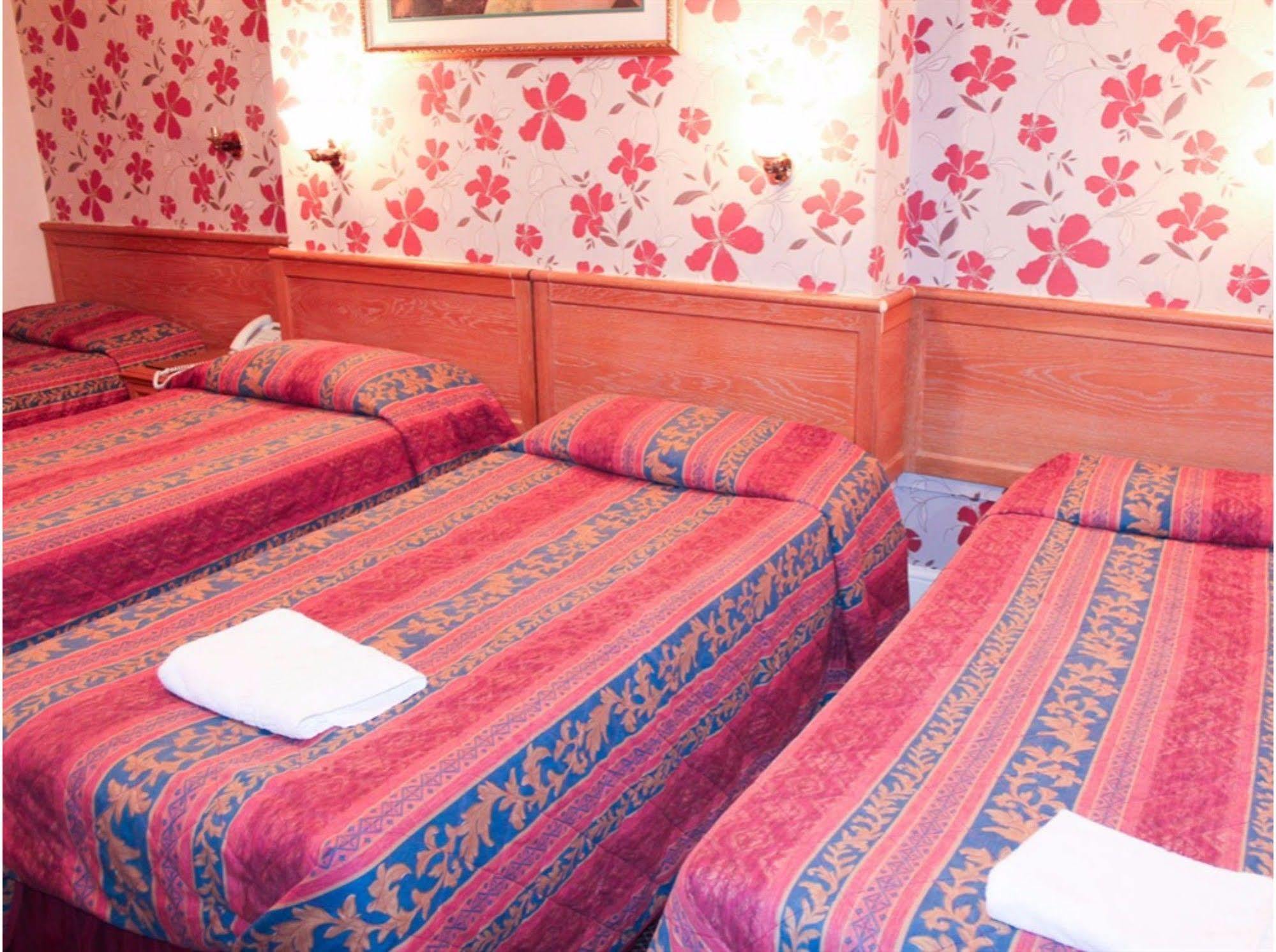 Lampton Guest House Hounslow Bagian luar foto