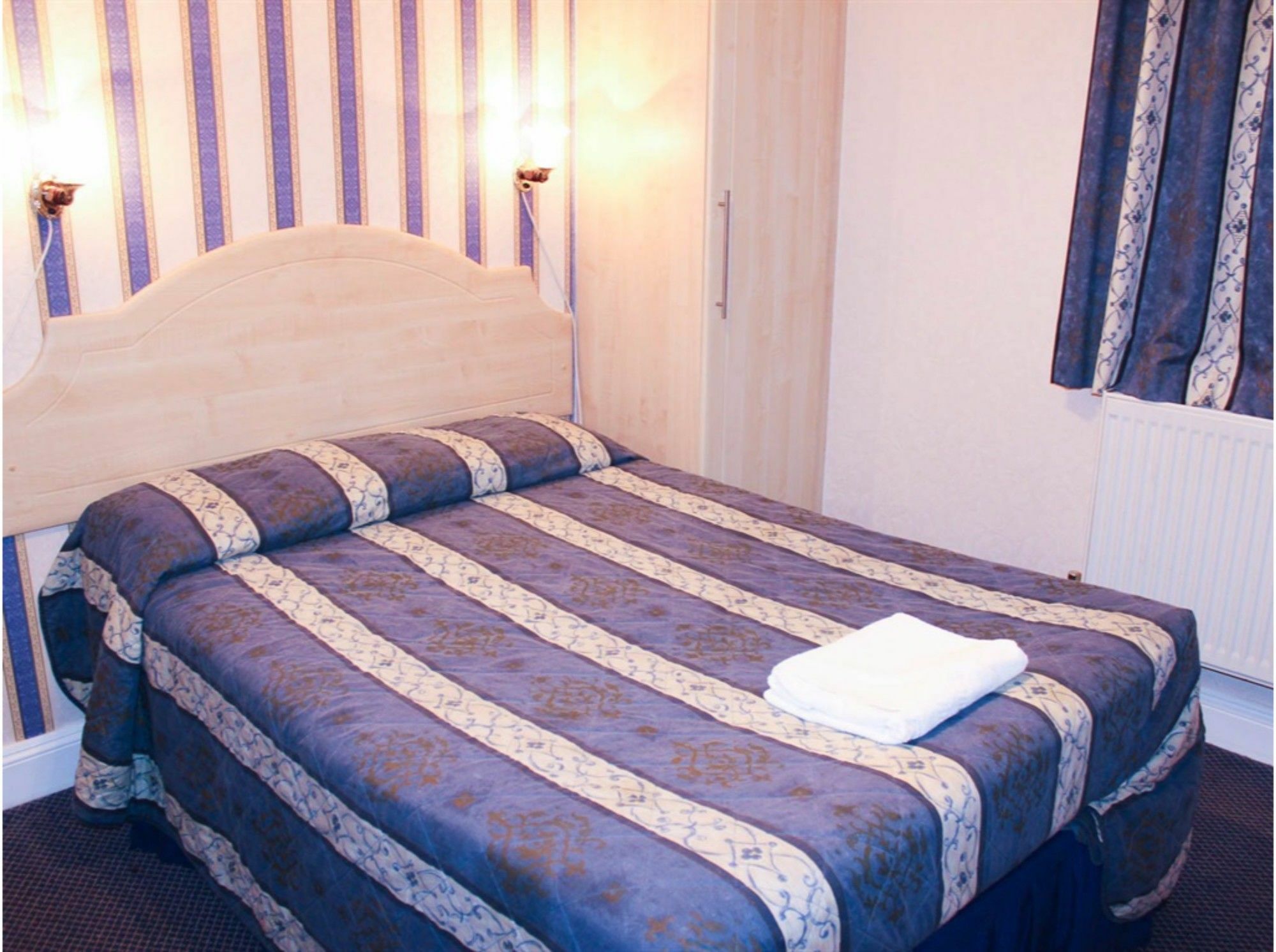 Lampton Guest House Hounslow Bagian luar foto